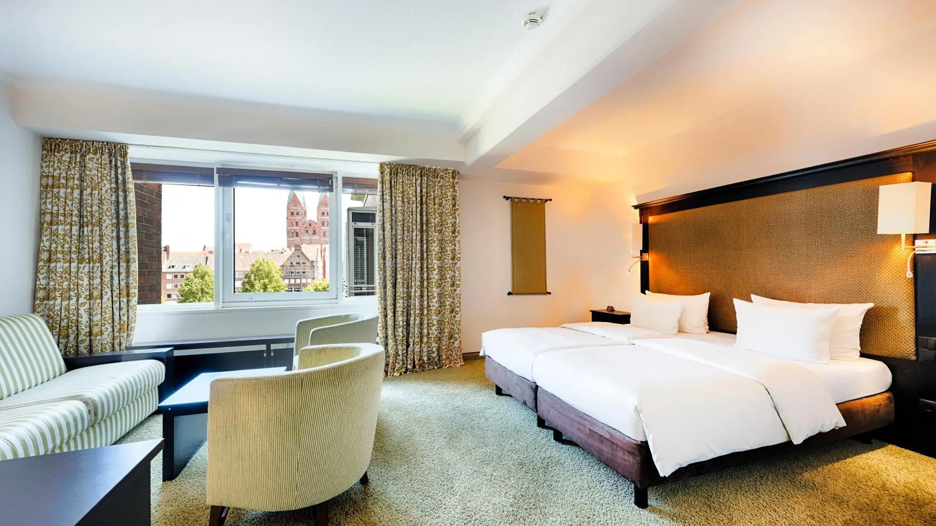 Radisson Blu Senator Hotel, Luebeck 5*, ליבק